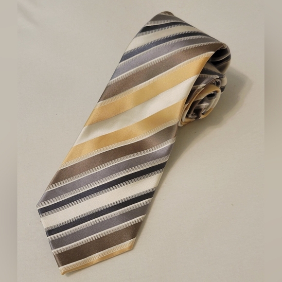 Kenneth Cole Men's 100% Silk Tie Striped Pattern Designer Reaction Tie - Picture 1 of 4